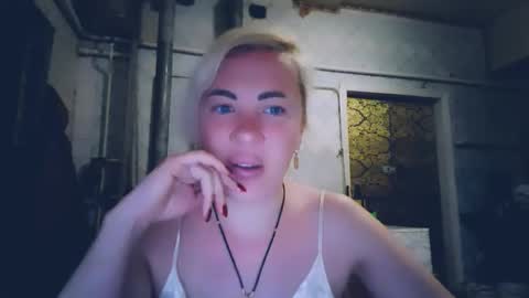 Snapshot of alinafrey_ chatting on May 12, 2026, 2:19 am Alina online show from May 12, 2026, 2:19 am