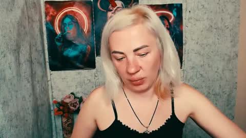 Snapshot of alinafrey_ chatting on May 18, 2026, 4:07 am Alina online show from May 18, 2026, 4:07 am