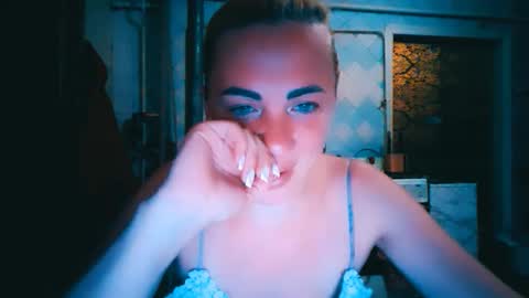 Snapshot of alinafrey_ chatting on June 7, 2026, 7:28 pm Alina online show from June 7, 2026, 7:28 pm
