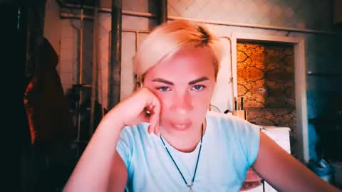 Snapshot of alinafrey_ chatting on June 17, 2026, 9:34 am Alina online show from June 17, 2026, 9:34 am