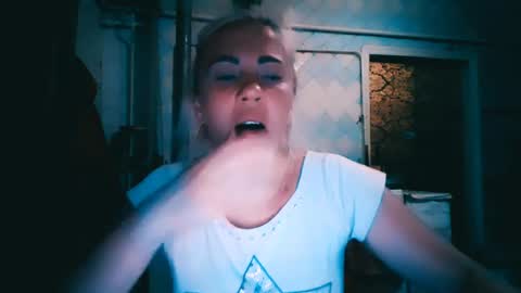 Snapshot of alinafrey_ chatting on June 24, 2026, 7:02 pm Alina online show from June 24, 2026, 7:02 pm