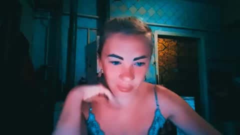 Snapshot of alinafrey_ chatting on July 8, 2026, 5:12 am Alina online show from July 8, 2026, 5:12 am