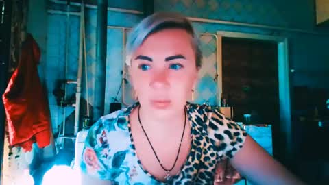 Snapshot of alinafrey_ chatting on July 27, 2026, 4:19 am Alina online show from July 27, 2026, 4:19 am