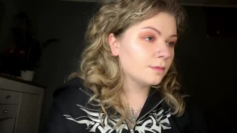 Snapshot of alinahotgirl chatting on March 28, 2026, 2:27 pm Alina online show from March 28, 2026, 2:27 pm