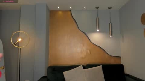 alinakravitz_ online show from October 16, 2025, 11:44 am