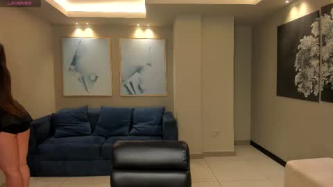 alinakravitz_ online show from March 18, 2026, 7:17 pm