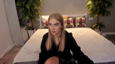 Alina online show from November 9, 2025, 7:45 pm