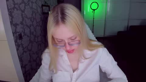 Snapshot of alinaocean chatting on May 10, 2026, 8:30 am alinaocean online show from May 10, 2026, 8:30 am