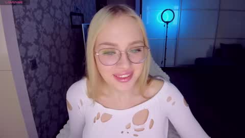 Snapshot of alinaocean chatting on May 17, 2026, 10:44 am alinaocean online show from May 17, 2026, 10:44 am