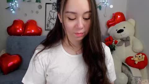 Snapshot of alinaxrose chatting on May 30, 2026, 1:35 am AlinaXRose online show from May 30, 2026, 1:35 am