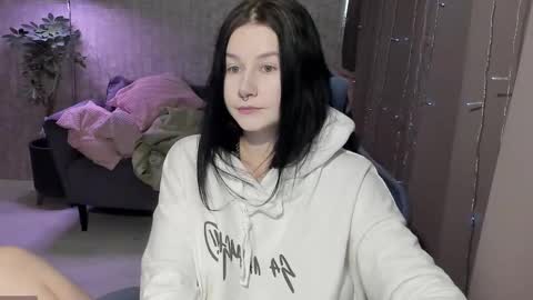 Aline Greeeen online show from November 25, 2025, 8:36 am