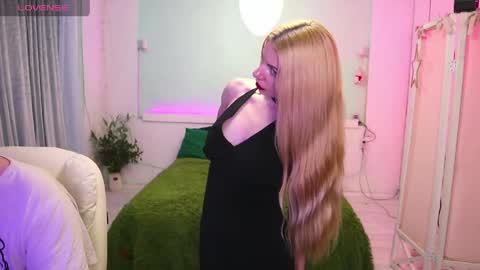 Snapshot of alisaaleks chatting on April 18, 2026, 7:58 pm Alisa Aleks online show from April 18, 2026, 7:58 pm