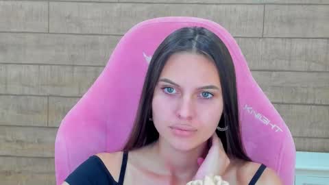 AlisaVersailles online show from September 23, 2025, 4:21 pm