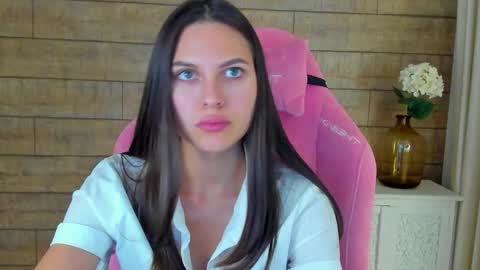 AlisaVersailles online show from September 29, 2025, 4:45 pm