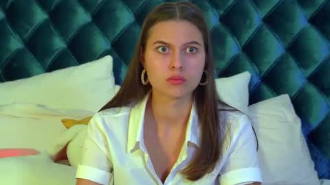 AlisaVersailles online show from October 6, 2025, 4:37 pm