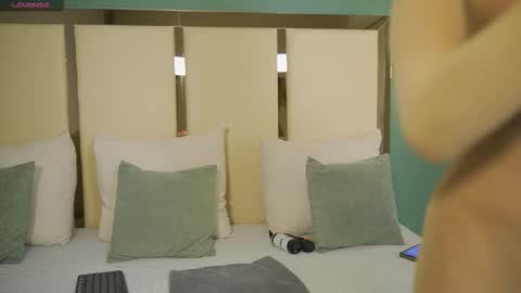 Snapshot of alisha_brainly chatting on November 23, 2025, 4:01 am buy my videos follow me in my new instagram fernanda699 online show from November 23, 2025, 4:01 am