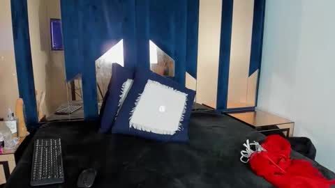 alishaevans_rs online show from October 14, 2025, 3:46 pm