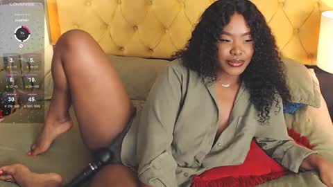 Luna online show from March 11, 2025, 9:04 pm