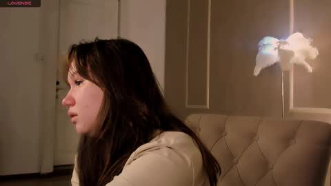 Alisia online show from September 18, 2025, 7:43 am