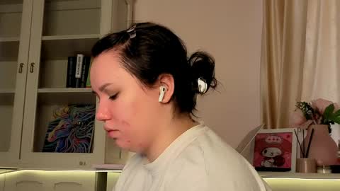 Alisia online show from March 28, 2026, 8:03 am