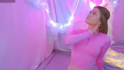 Alisia online show from November 4, 2025, 3:44 pm