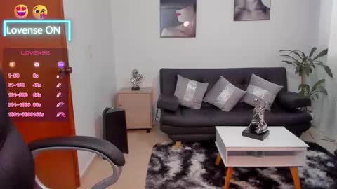 Snapshot of alisonlemoos chatting on March 4, 2025, 2:32 pm Alisson online show from March 4, 2025, 2:32 pm