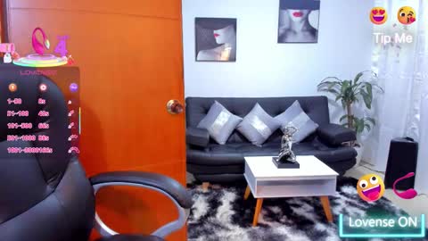 Snapshot of alisonlemoos chatting on November 6, 2025, 11:33 am Alisson online show from November 6, 2025, 11:33 am