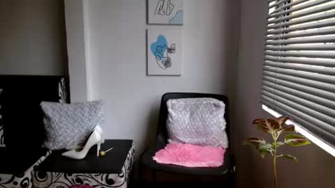 Alisonturbay online show from June 19, 2026, 3:38 pm
