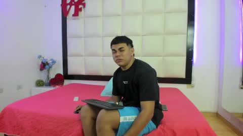 Aliss and Aron online show from May 25, 2026, 11:49 am