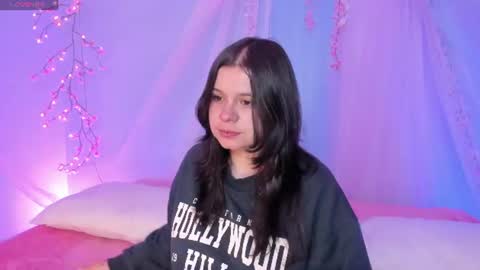 Snapshot of alissa_cute1 chatting on July 5, 2026, 5:03 am Mia online show from July 5, 2026, 5:03 am