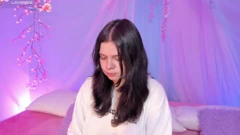 Snapshot of alissa_cute1 chatting on July 7, 2026, 3:42 am Mia online show from July 7, 2026, 3:42 am