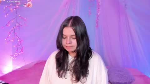 Snapshot of alissa_cute1 chatting on July 7, 2026, 7:23 am Mia online show from July 7, 2026, 7:23 am