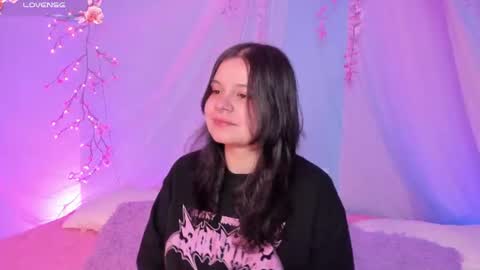 Snapshot of alissa_cute1 chatting on July 14, 2026, 5:01 am Mia online show from July 14, 2026, 5:01 am