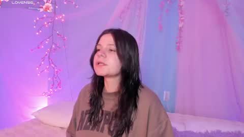 Snapshot of alissa_cute1 chatting on July 26, 2026, 3:47 am Mia online show from July 26, 2026, 3:47 am