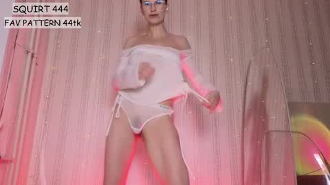 im Allise online show from April 4, 2026, 3:05 am