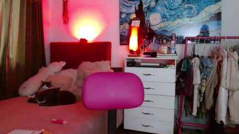 alissesallie_ online show from November 5, 2025, 9:15 pm