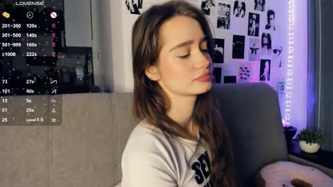 Alivia online show from December 22, 2025, 9:06 am