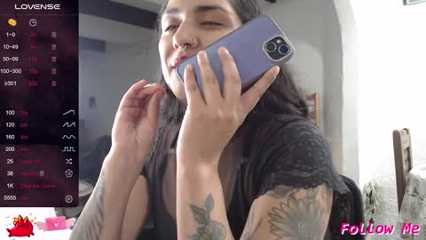 Snapshot of alix_beltran chatting on January 28, 2025, 2:43 am Alix online show from January 28, 2025, 2:43 am