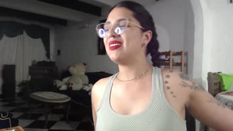 Snapshot of alix_beltran chatting on March 4, 2025, 5:11 am Alix online show from March 4, 2025, 5:11 am