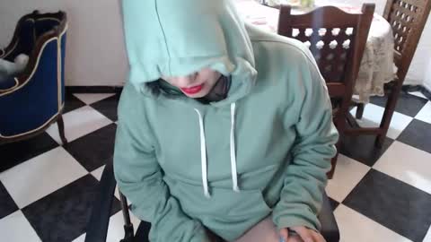 Snapshot of alix_beltran chatting on October 25, 2025, 1:57 am Alix online show from October 25, 2025, 1:57 am