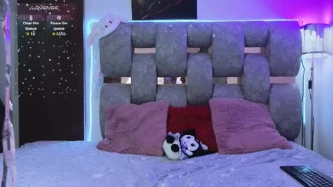 alix_kitty_ online show from March 28, 2026, 10:20 pm