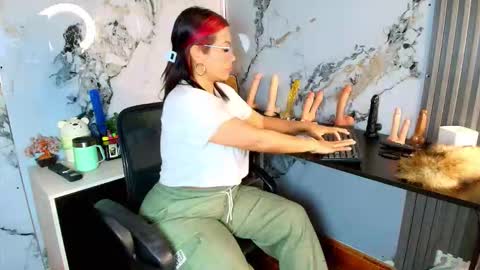 Snapshot of alixlong chatting on February 8, 2026, 9:51 pm Alix online show from February 8, 2026, 9:51 pm