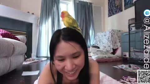 Alize Zaide online show from October 16, 2025, 8:43 pm