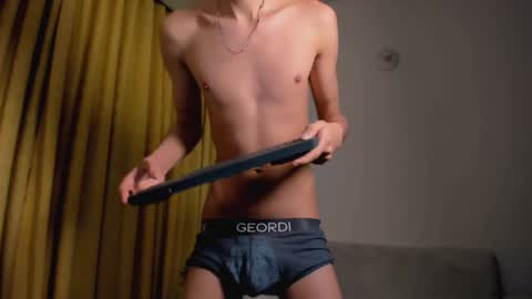 Snapshot of allangil chatting on December 3, 2024, 2:25 am Allan online show from December 3, 2024, 2:25 am