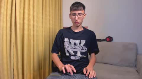 Snapshot of allangil chatting on February 1, 2025, 4:14 am Allan online show from February 1, 2025, 4:14 am