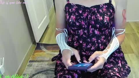Snapshot of allie__kat chatting on April 11, 2026, 2:54 pm Allie online show from April 11, 2026, 2:54 pm