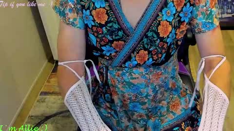 Snapshot of allie__kat chatting on May 2, 2026, 2:33 pm Allie online show from May 2, 2026, 2:33 pm