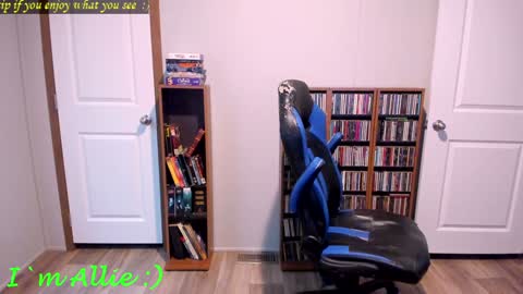 Snapshot of alliekat62 chatting on December 8, 2024, 6:39 pm Allie online show from December 8, 2024, 6:39 pm