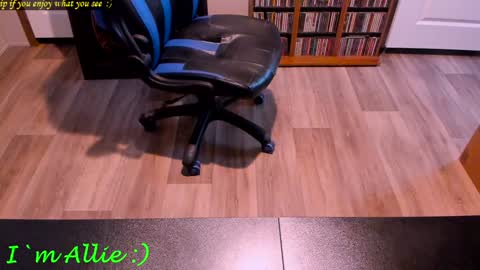 Snapshot of alliekat62 chatting on December 29, 2024, 10:25 pm Allie online show from December 29, 2024, 10:25 pm