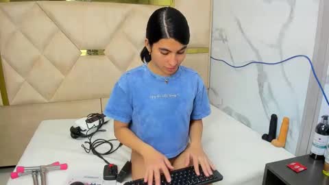 allison_69ts online show from September 14, 2025, 2:44 am